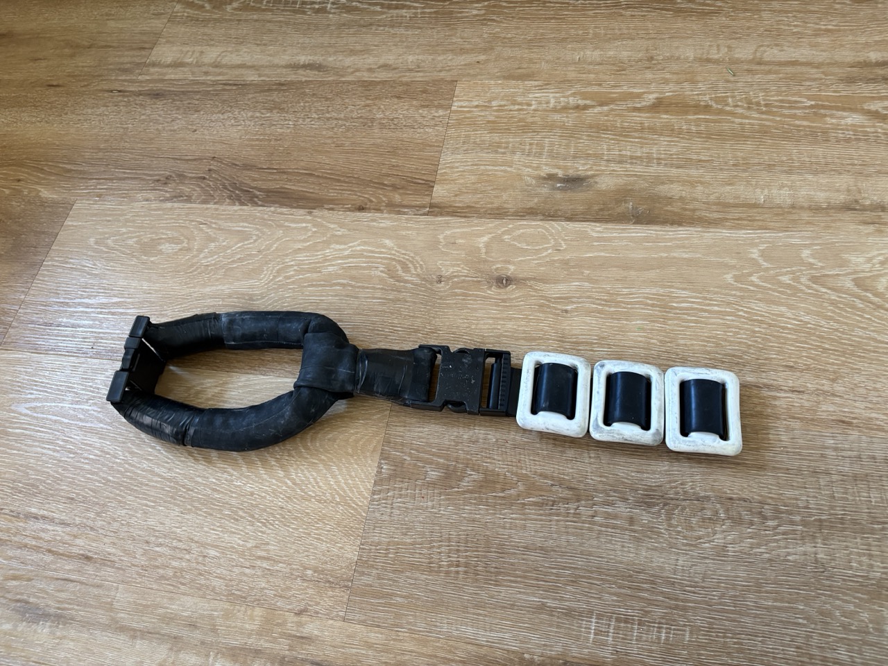 Belt threaded with weights